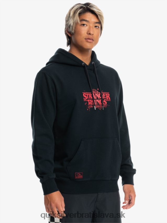 mikina s oficiálnym logom Quiksilver x Stranger muži B80HXR1806 čierna